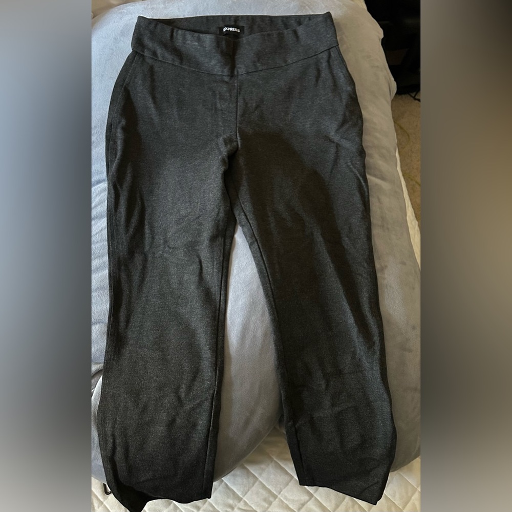 Skinny ankle high rise pant.